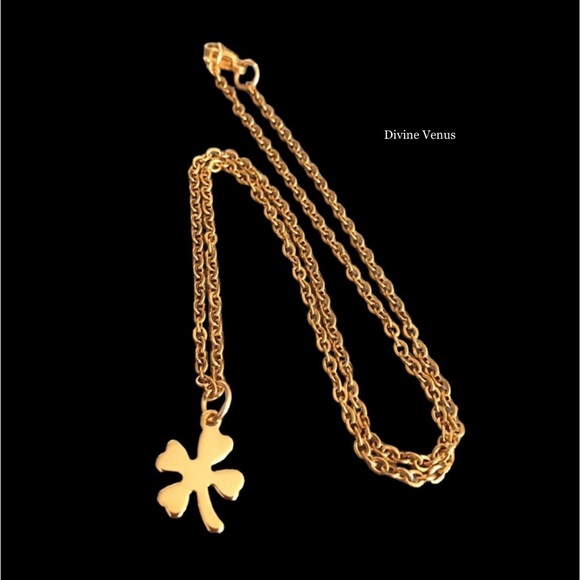 Good Luck Clover Necklace | Gold Plated Stainless Steel - Picture 2 of 3